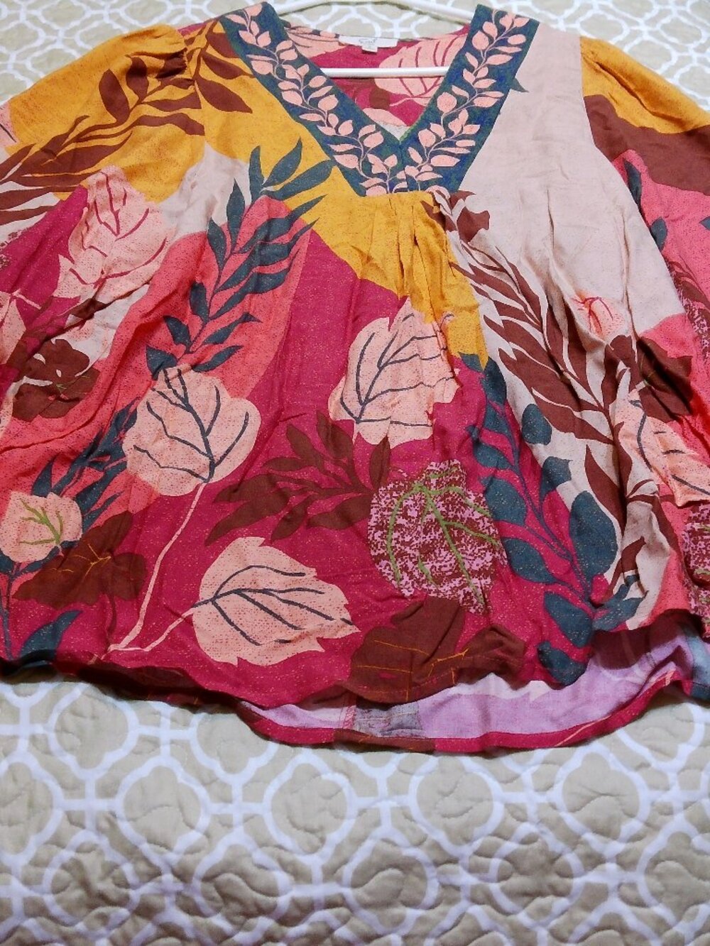 EASEL BLOUSE SIZE SMALL GREAT CONDITION